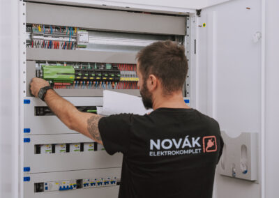 Detail rozvaděče chytrého domu Loxone